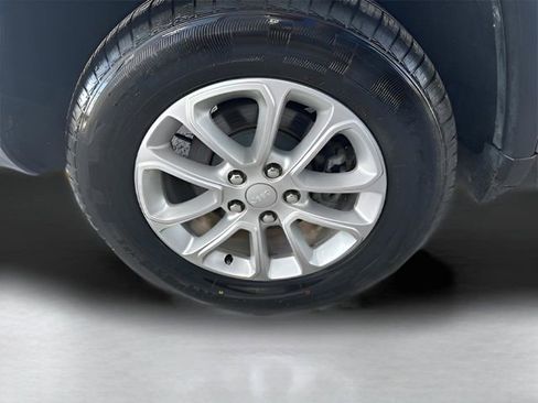 Used 2021 Jeep Grand Cherokee Laredo image 35