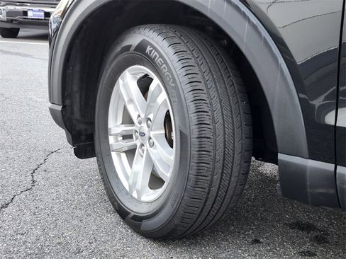 Used 2023 Ford Explorer XLT w/ Equipment Group 202A image 31