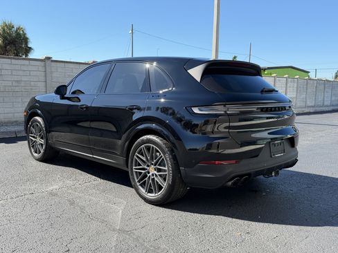 Certified 2024 Porsche Cayenne S image 3
