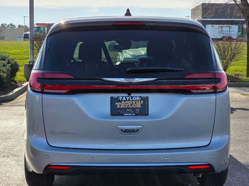 New 2026 Chrysler Pacifica Select image 6