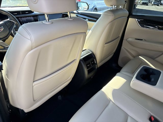 Used 2017 Cadillac XT5 FWD image 17