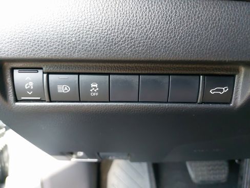 Used 2021 Toyota Venza LE image 25