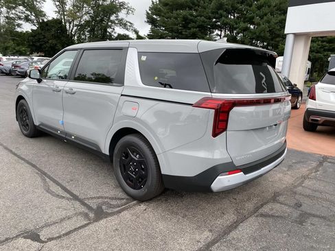 New 2027 Kia Carnival LX FWD image 3