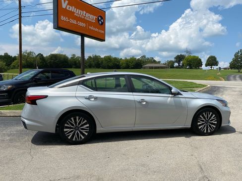 Used 2023 Nissan Altima 2.5 SV FWD image 13