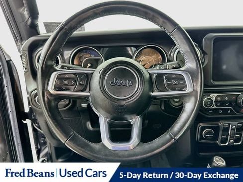 Used 2022 Jeep Wrangler Unlimited Sahara AWD/4WD image 16