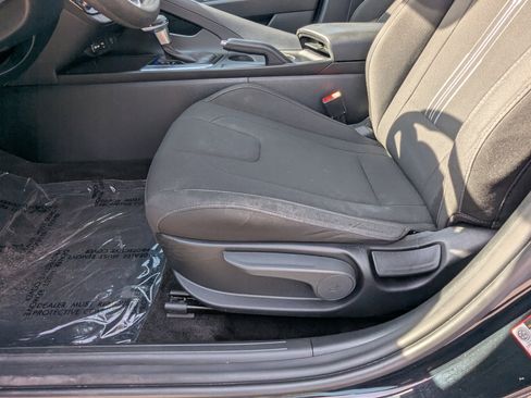 Used 2024 Hyundai Elantra SEL image 15