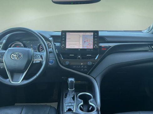 Used 2021 Toyota Camry XLE w/ Navigation Upgrade Package image 7