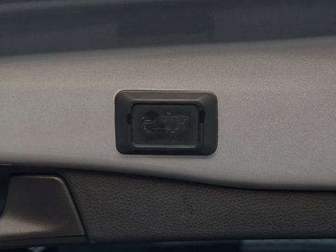 Used 2020 Toyota RAV4 Limited image 10