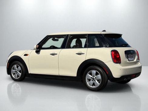 Used 2018 MINI Cooper 4-Door Hardtop FWD image 4