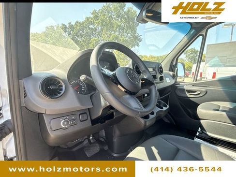 Used 2025 Mercedes-Benz Sprinter 2500 image 10