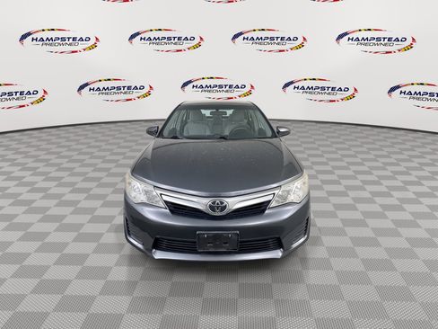 Used 2014 Toyota Camry LE image 3