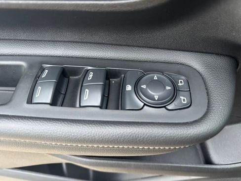 Used 2024 GMC Terrain SLE image 21