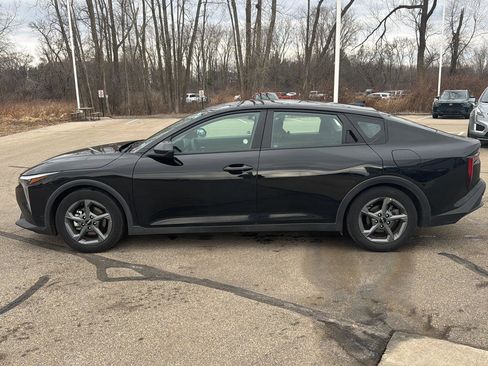 Used 2025 Kia K4 LXS image 2