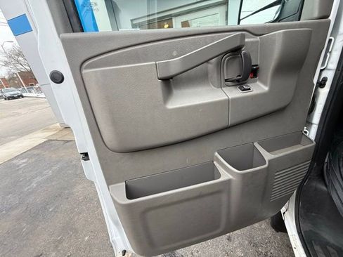 Used 2018 Chevrolet Express 2500 w/ Driver Convenience Package image 12
