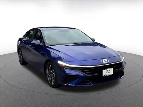 Used 2025 Hyundai Elantra SEL image 16