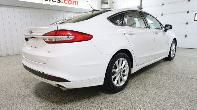 Used 2017 Ford Fusion SE FWD image 6