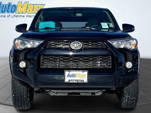 Used 2018 Toyota 4Runner SR5 Premium AWD/4WD image 2