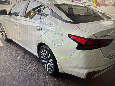 Used 2023 Nissan Altima 2.5 SV FWD image 9