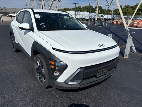 Used 2024 Hyundai Kona SEL w/ Convenience Package FWD image 2
