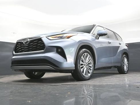 Used 2023 Toyota Highlander Platinum FWD image 27