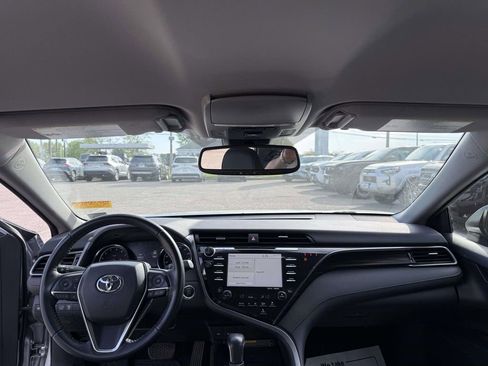 Used 2020 Toyota Camry XLE image 15