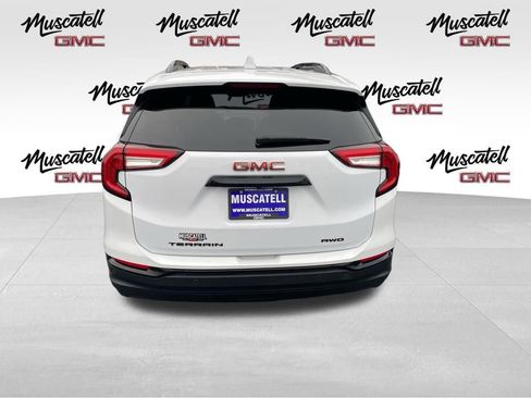 Used 2023 GMC Terrain SLE w/ Driver Convenience Package image 5