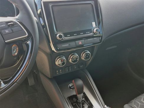 Used 2025 Mitsubishi Outlander Sport LE image 13