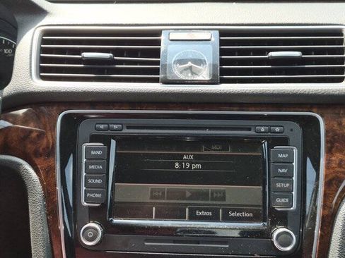 Used 2012 Volkswagen Passat 2.5 SEL FWD image 22