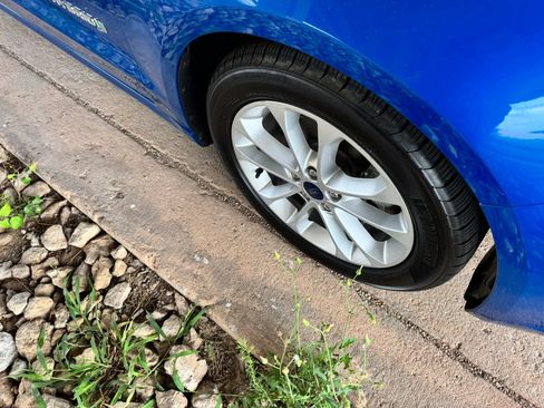 Used 2019 Ford Fusion SE FWD image 25