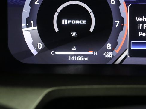 Certified 2025 Toyota Tacoma TRD Off-Road image 39