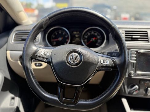 Used 2016 Volkswagen Jetta SE FWD image 15