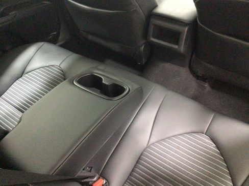 Used 2024 Toyota Camry SE image 25