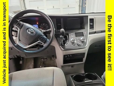 Used 2016 Toyota Sienna LE image 9
