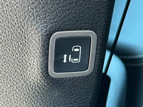 New 2026 Chrysler Pacifica Select FWD image 36