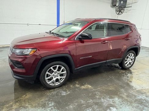 Used 2022 Jeep Compass Latitude AWD/4WD image 6