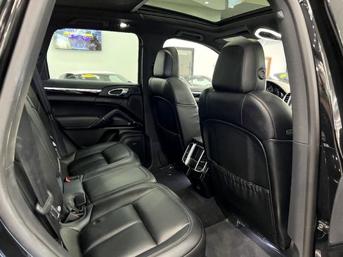 Used 2018 Porsche Cayenne Platinum Edition image 34