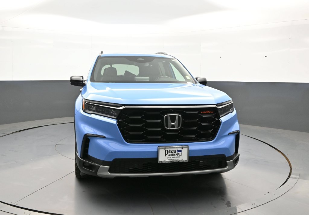 Certified 2024 Honda Pilot TrailSport image 2