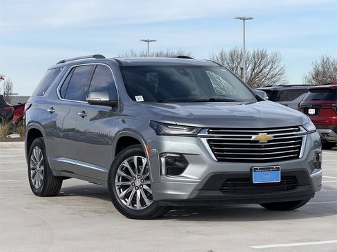 Used 2023 Chevrolet Traverse Premier image 2