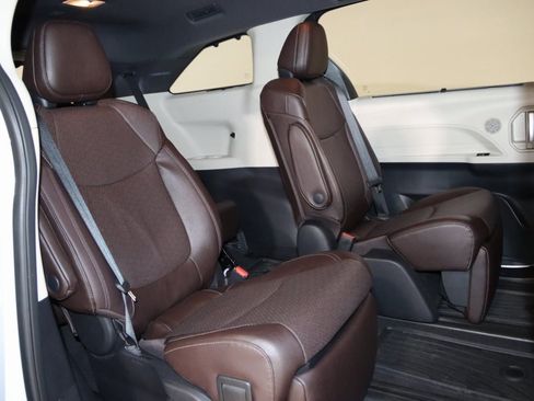 Used 2022 Toyota Sienna Platinum image 62