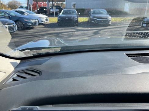 Used 2025 Nissan Kicks SV image 32