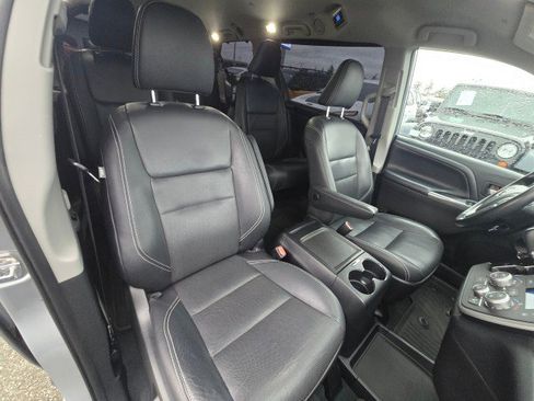 Used 2020 Toyota Sienna SE image 13