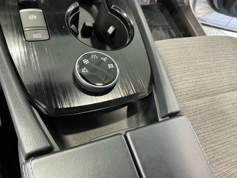 Used 2023 Nissan Rogue SV image 7