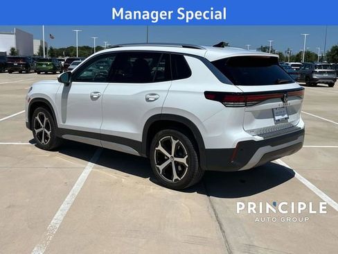 New 2025 Volkswagen Tiguan SE image 8