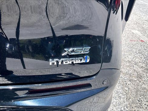 Used 2024 Toyota Sienna XSE w/ XSE Plus Package AWD/4WD image 10