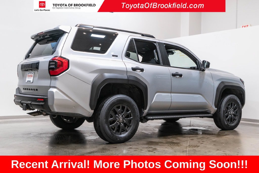 Used 2025 Toyota 4Runner SR5 AWD/4WD image 9