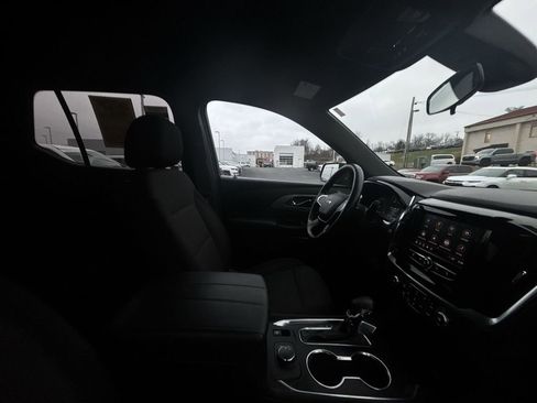 Used 2023 Chevrolet Traverse LT FWD image 15