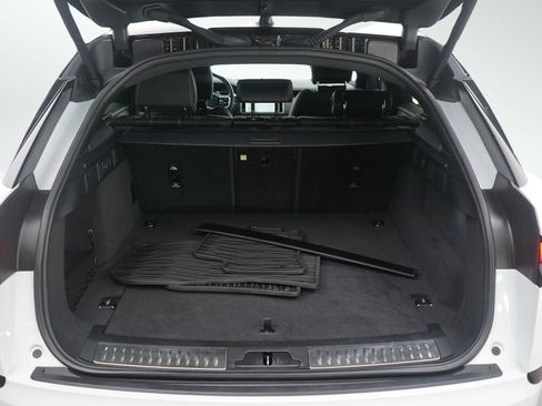 Used 2023 Land Rover Range Rover Velar R-Dynamic S image 9