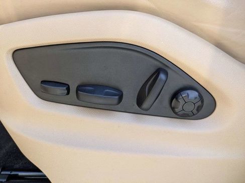 Used 2023 Porsche Cayenne AWD/4WD image 21