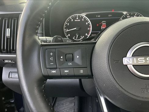 Used 2025 Nissan Pathfinder SL AWD/4WD image 11