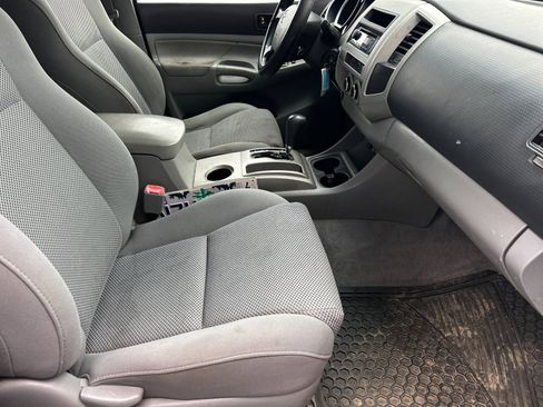 Used 2006 Toyota Tacoma Base image 14